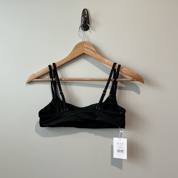 Andie The Rockaway Top in Black - Picture 4 of 5